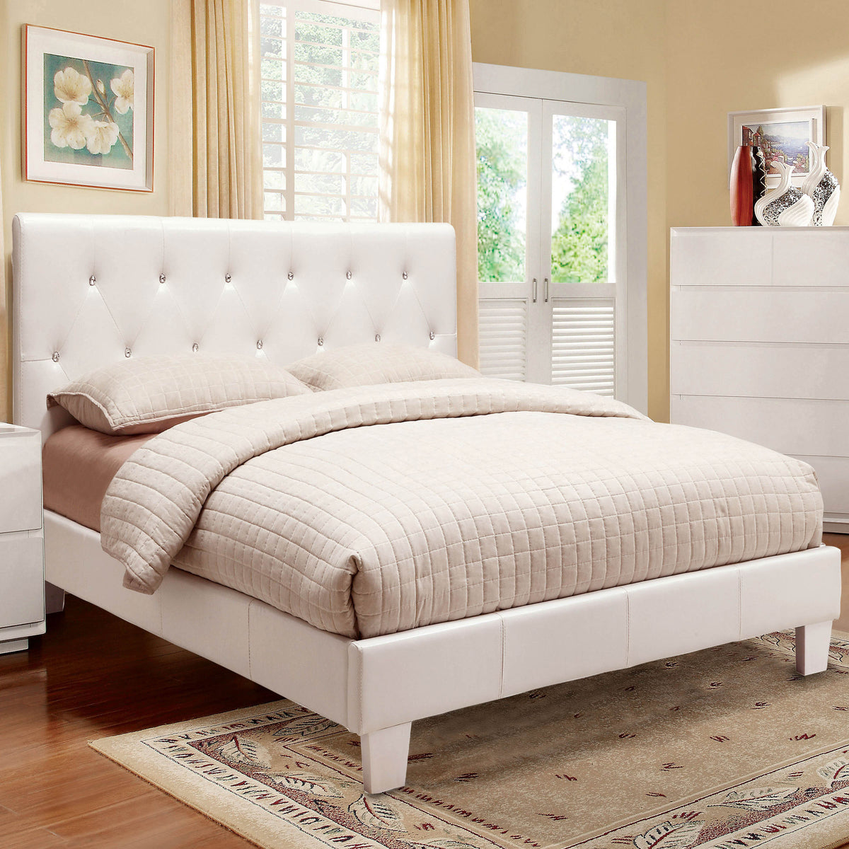White Faux Leather Upholstered Full Bed with Tufted Headboard H788